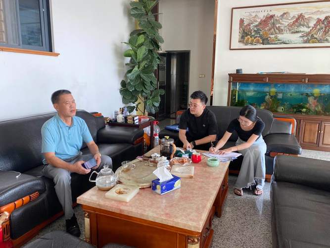 選擇彩鋼板夾芯板的五大優(yōu)勢與傳統(tǒng)材料對比