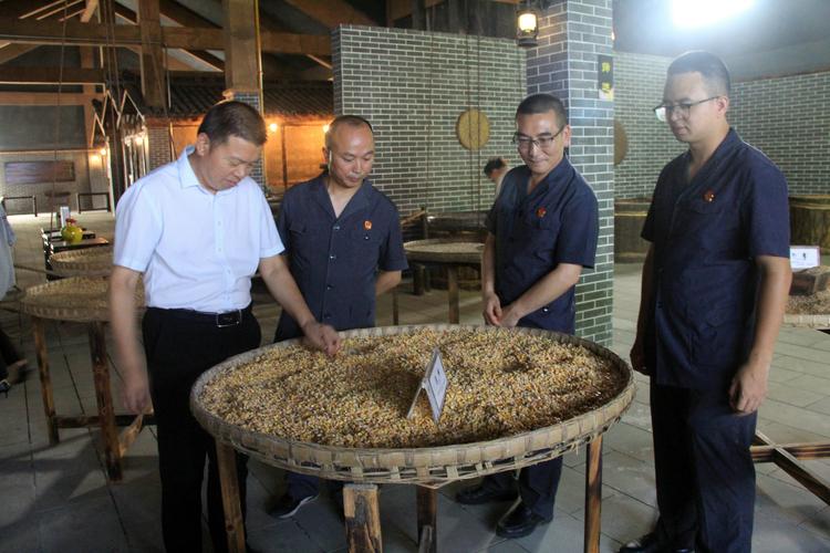 風(fēng)淋室如何提高生產(chǎn)環(huán)境潔凈度及其應(yīng)用領(lǐng)域分析
