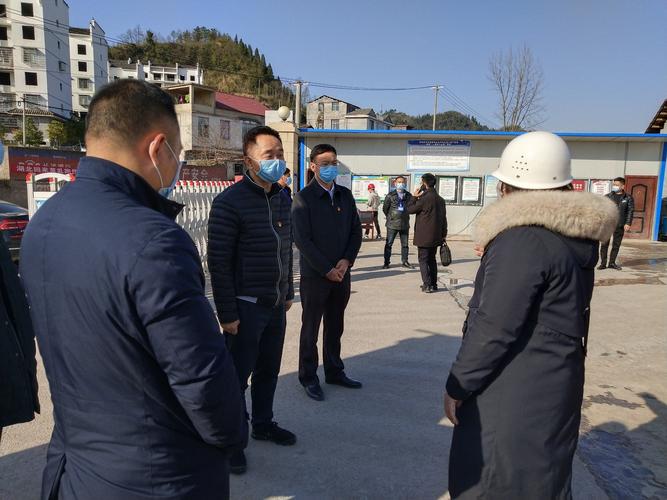 影響彩鋼板夾芯板材質(zhì)選擇的關(guān)鍵因素解析